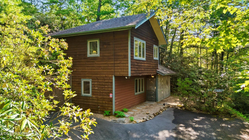 Photo of 925 Sunshine Tr, Gatlinburg, TN 37738 (MLS # 1353485)
