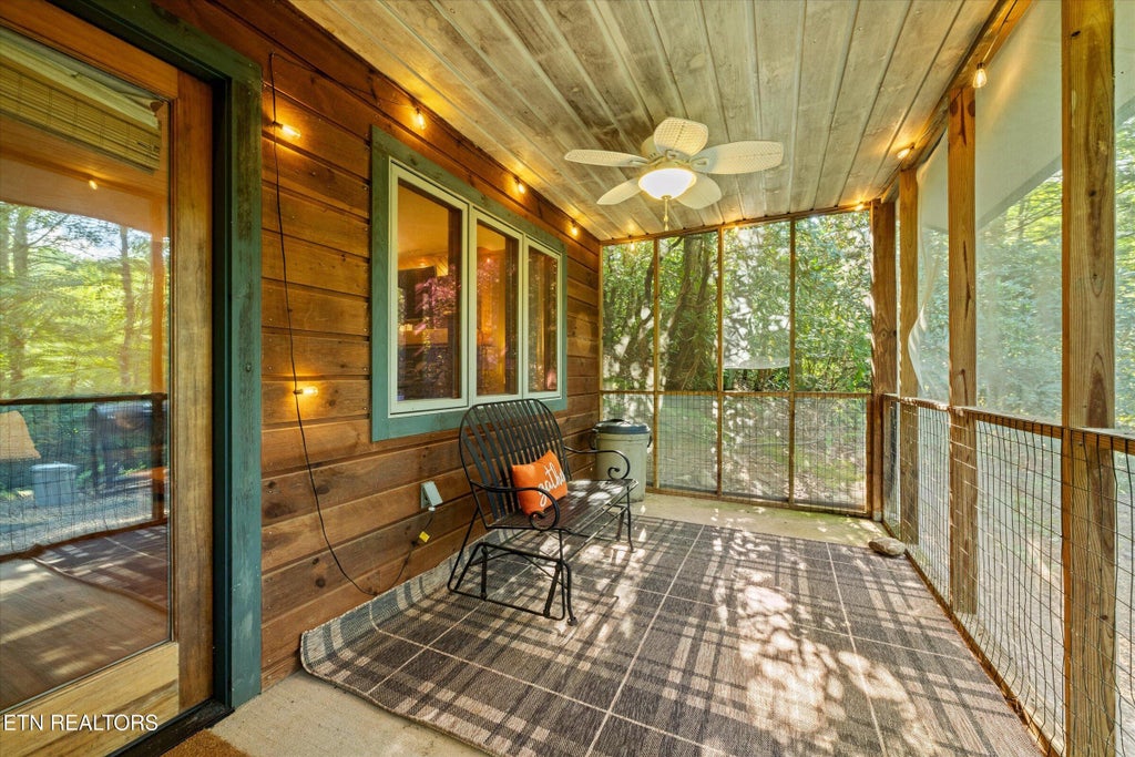 Photo of 925 Sunshine Tr, Gatlinburg, TN 37738 (MLS # 1353485)