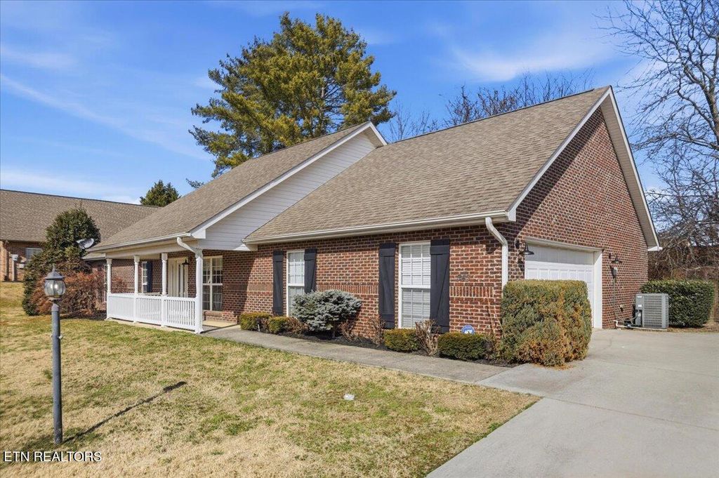 Photo of 343 Royal Oaks Drive, Maryville, TN 37801 (MLS # 1329314)