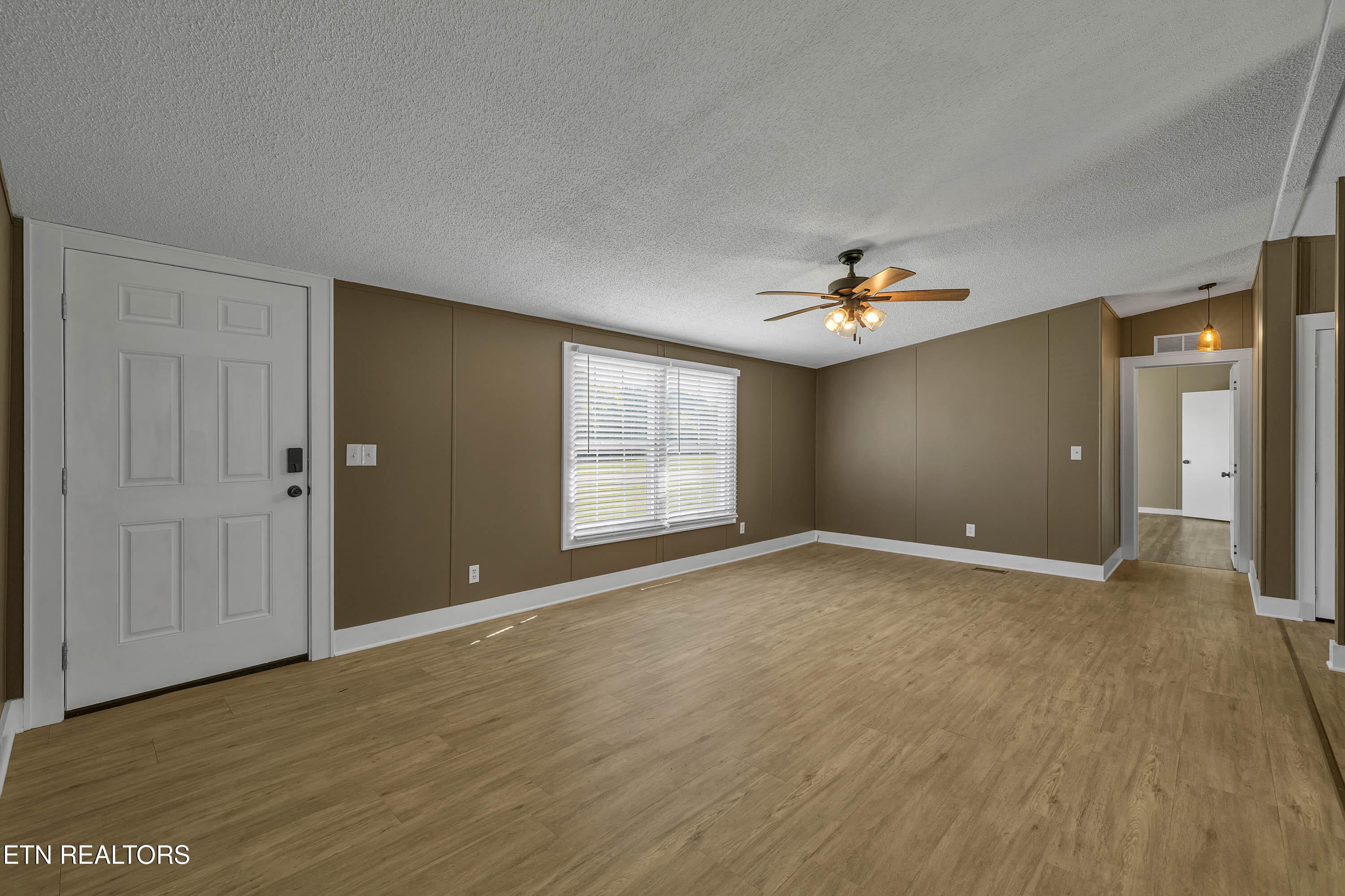 933 Ridgeview Rd