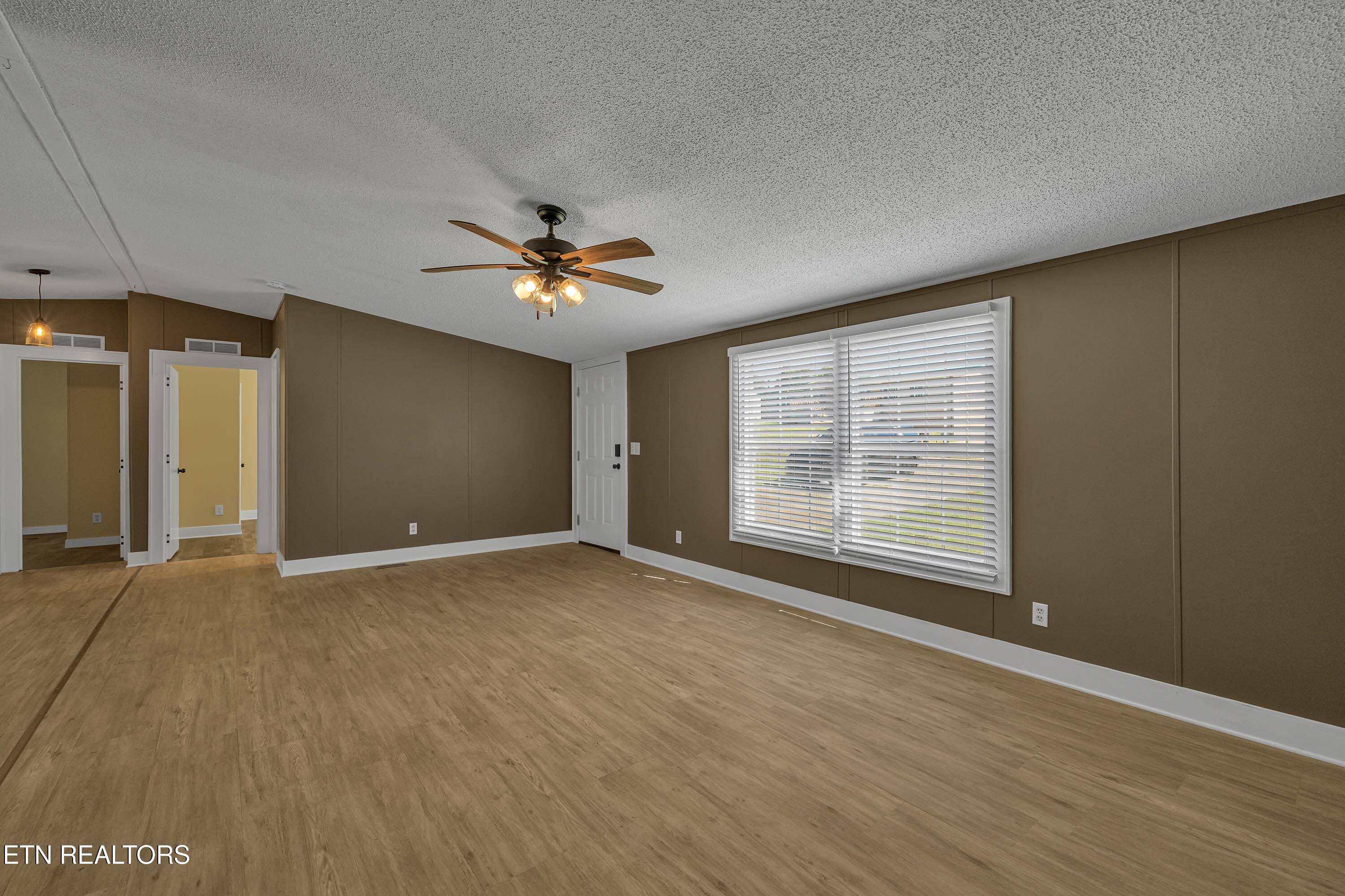 933 Ridgeview Rd