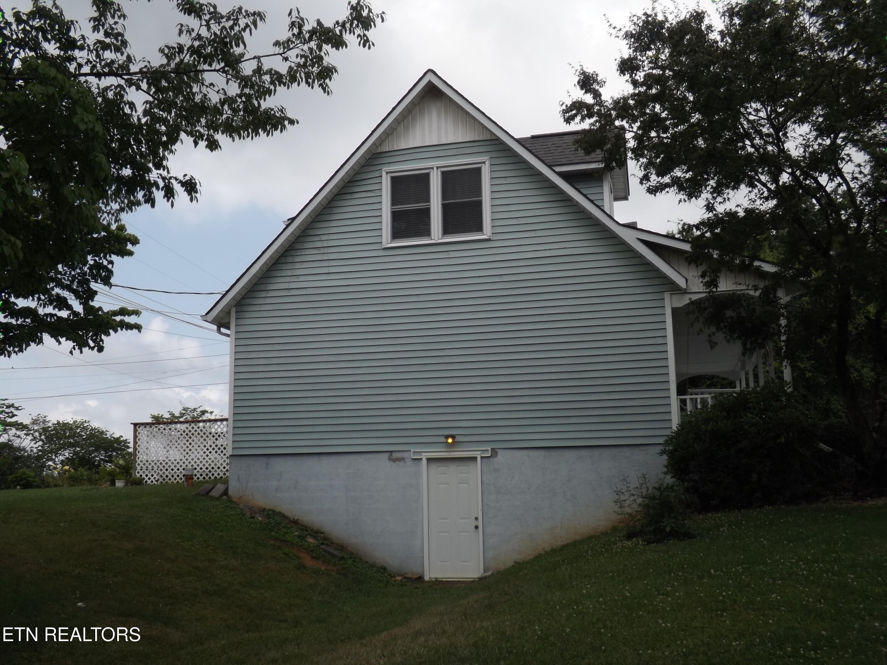 590 Cave Springs Rd