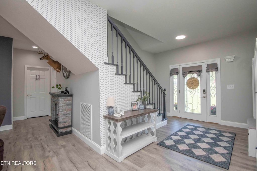 Photo of 138 Lakeside Drive, Kingston, TN 37763 (MLS # 1322788)