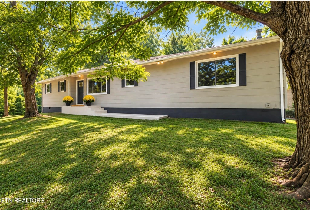 Photo of 242 Oak St, Maynardville, TN 37807 (MLS # 1347704)