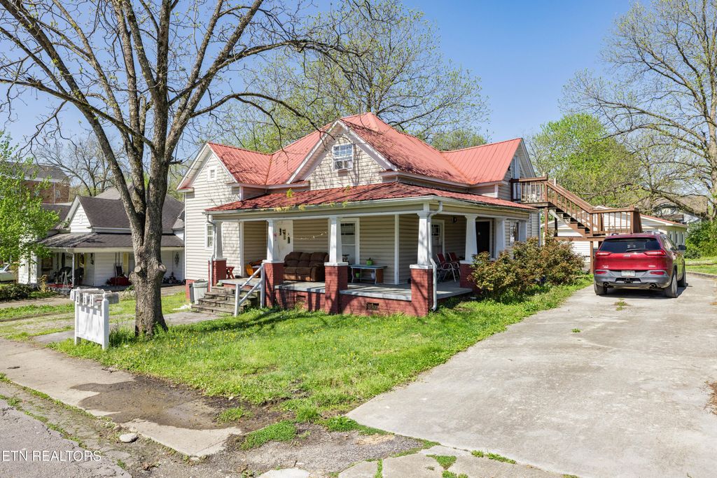 Photo of 714 Washington Ave, Etowah, TN 37331 (MLS # 1315827)