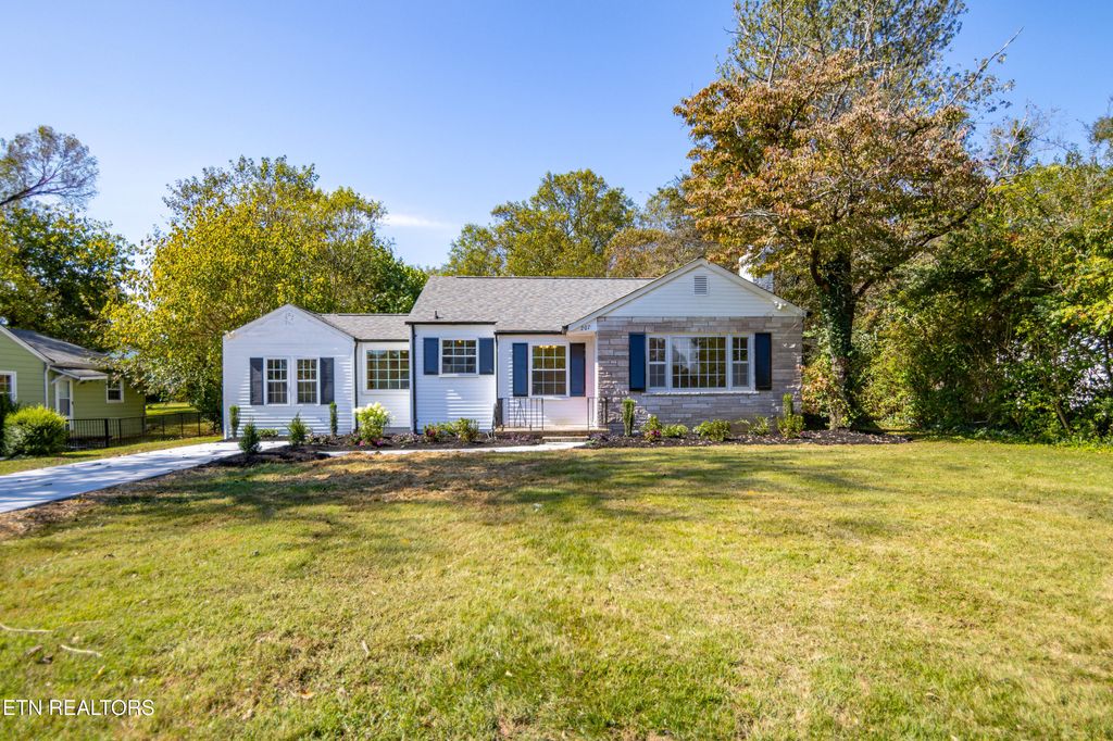 Photo of 207 Catlett Rd, Knoxville, TN 37920 (MLS # 1318642)