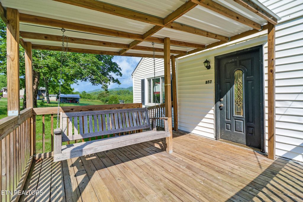 Photo of 857 Poplar Creek Rd, Oliver Springs, TN 37840 (MLS # 1314166)