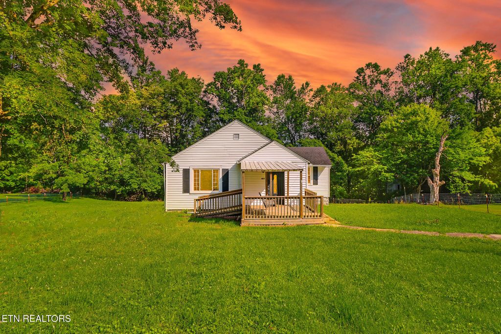 Photo of 857 Poplar Creek Rd, Oliver Springs, TN 37840 (MLS # 1314166)