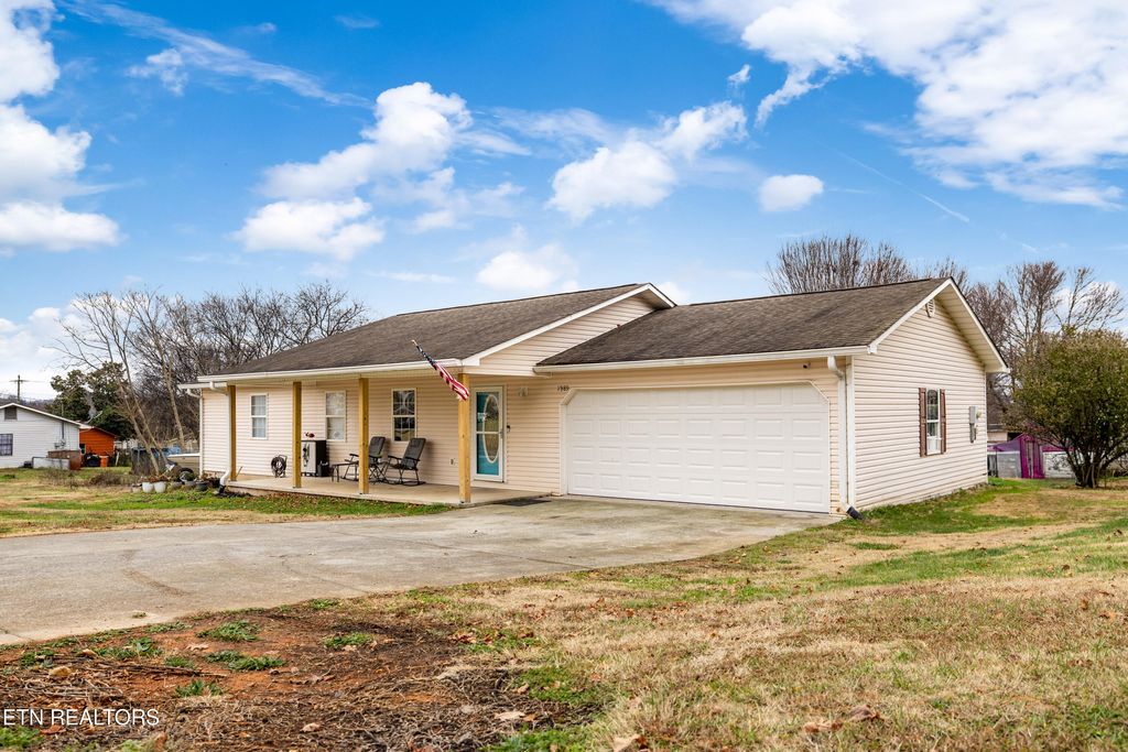 Photo of 1989 Chestnut St, Sweetwater, TN 37874 (MLS # 1285409)