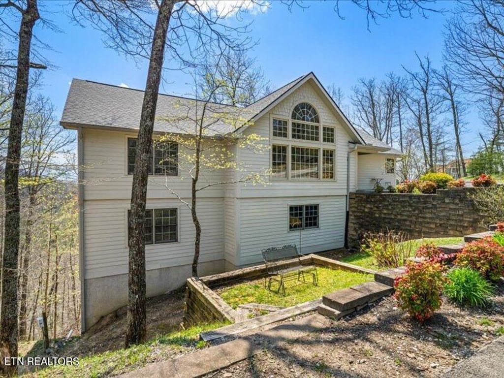 Photo of 702 John Sevier Drive, Sevierville, TN 37876 (MLS # 1293610)