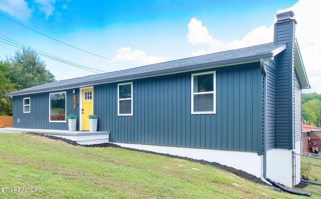 Photo of 1502 Shadowood Drive, Maryville, TN 37803 (MLS # 1353723)