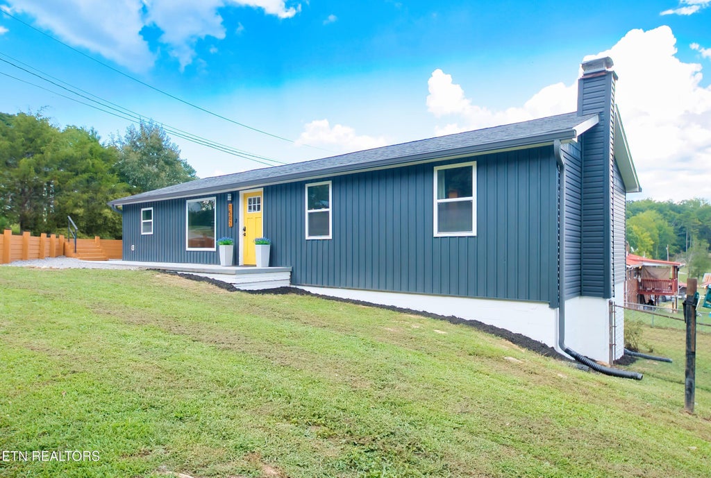 Photo of 1502 Shadowood Drive, Maryville, TN 37803 (MLS # 1353723)