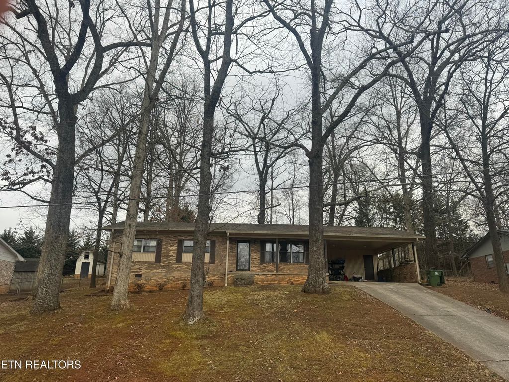 Photo of 1808 E Alpine Drive, Maryville, TN 37804 (MLS # 1331147)