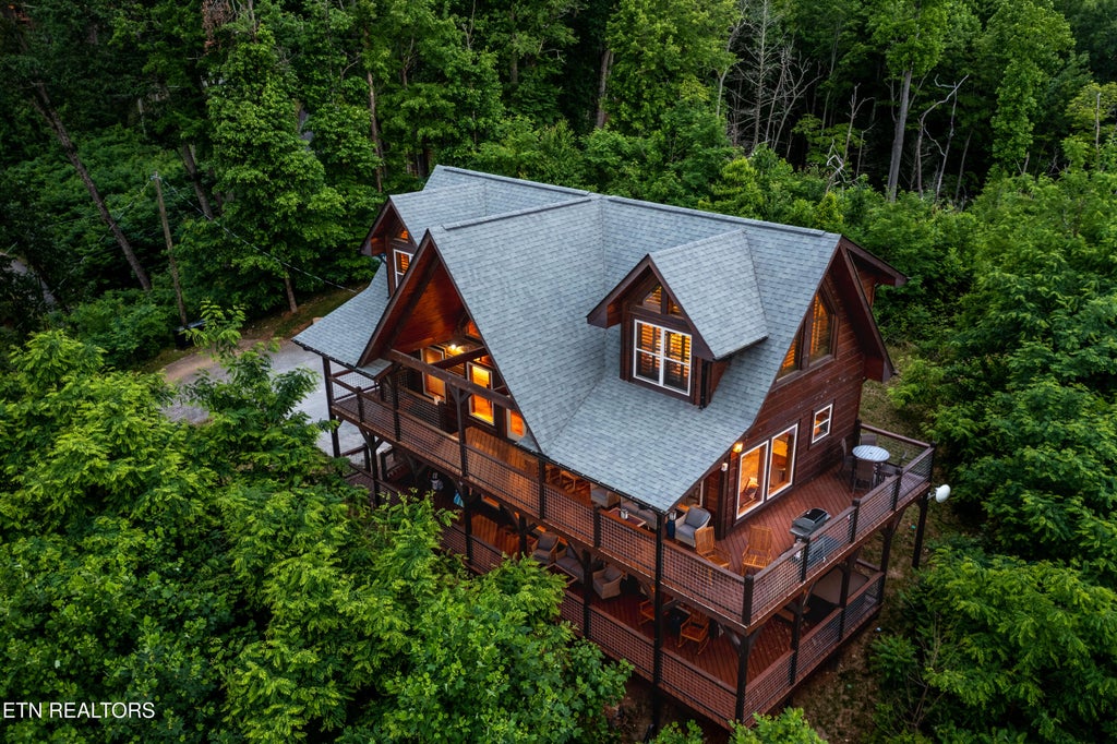 Photo of 1219 Hemlock Drive, Gatlinburg, TN 37738 (MLS # 1345195)