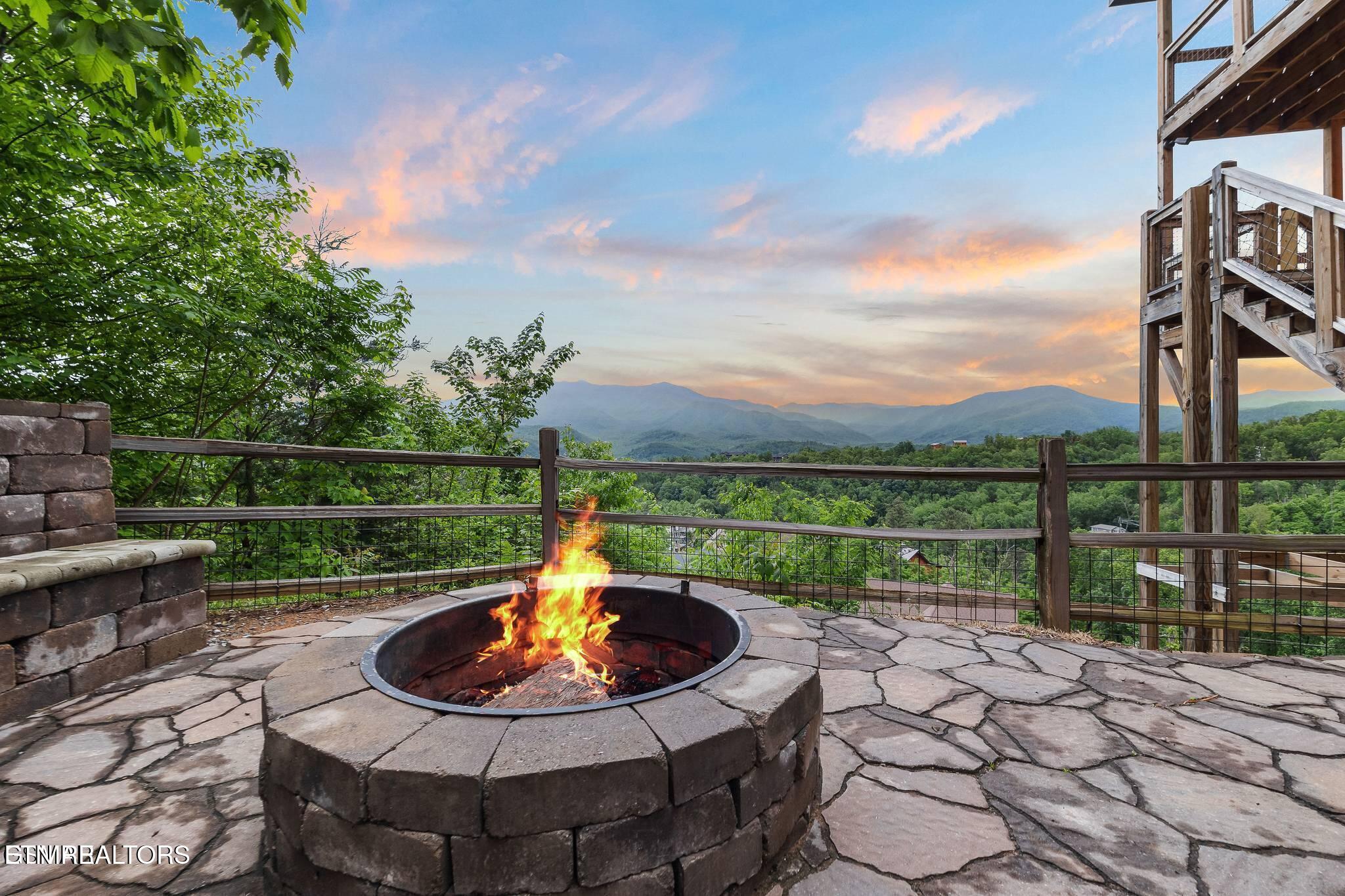 824 N Skyline Drive