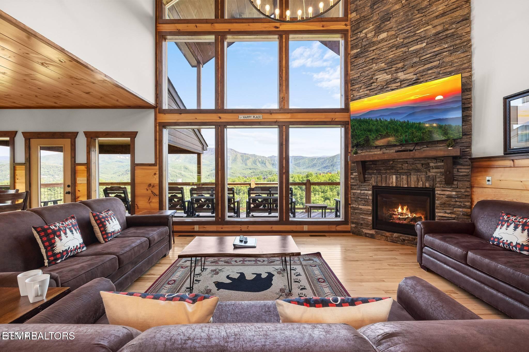 824 N Skyline Drive