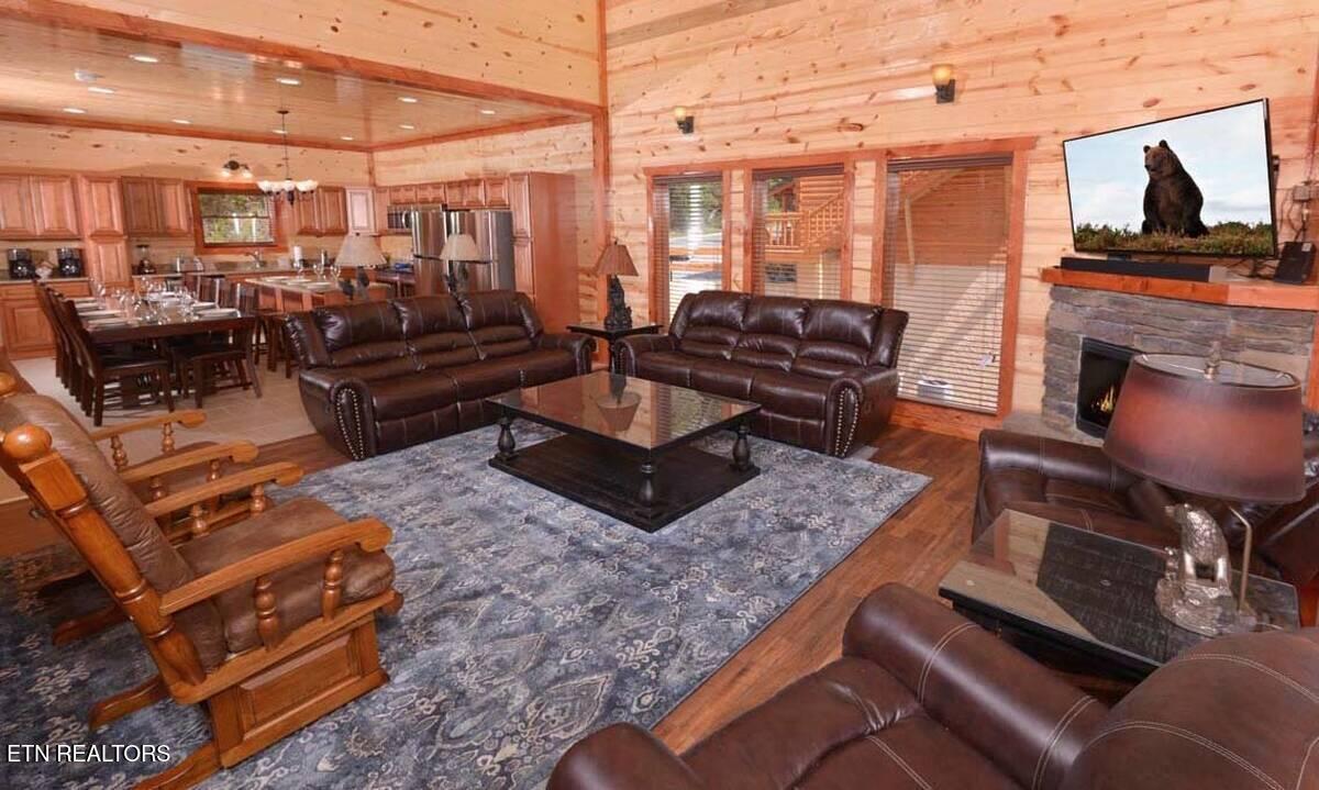 4359 Forest Ridge Way