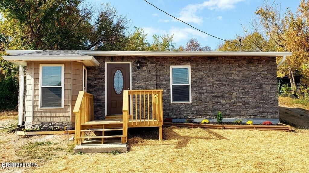 Photo of 311 Bussell Ferry Rd, Lenoir City, TN 37771 (MLS # 1321676)