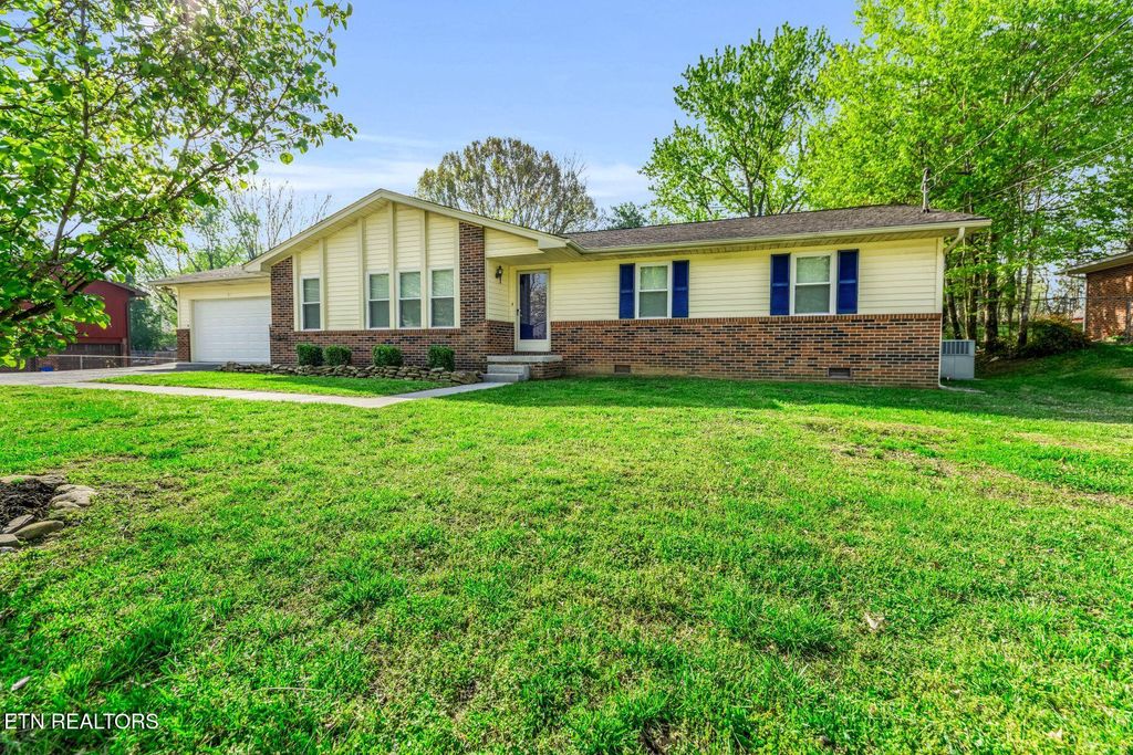 Photo of 107 Edmonds Drive, Oliver Springs, TN 37840 (MLS # 1298083)