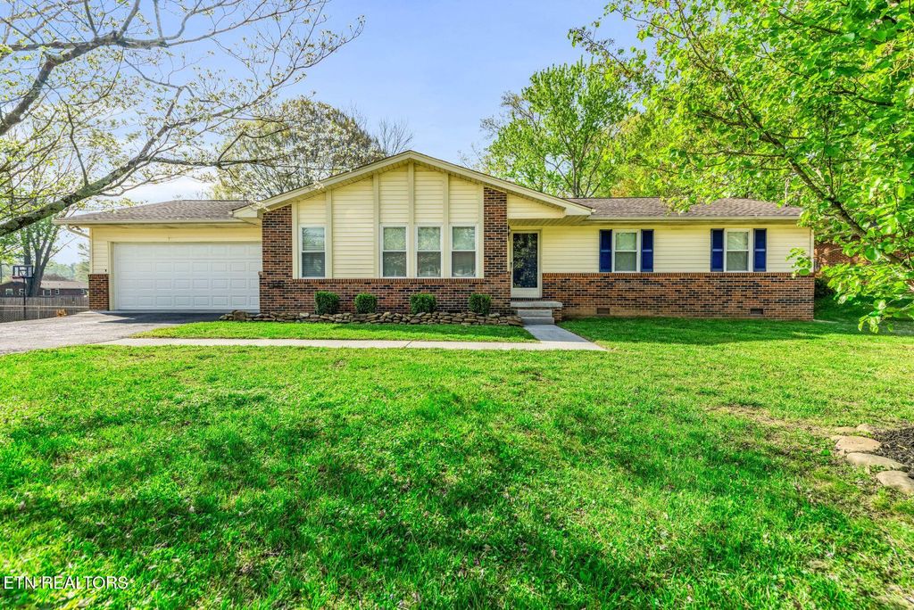 Photo of 107 Edmonds Drive, Oliver Springs, TN 37840 (MLS # 1298083)