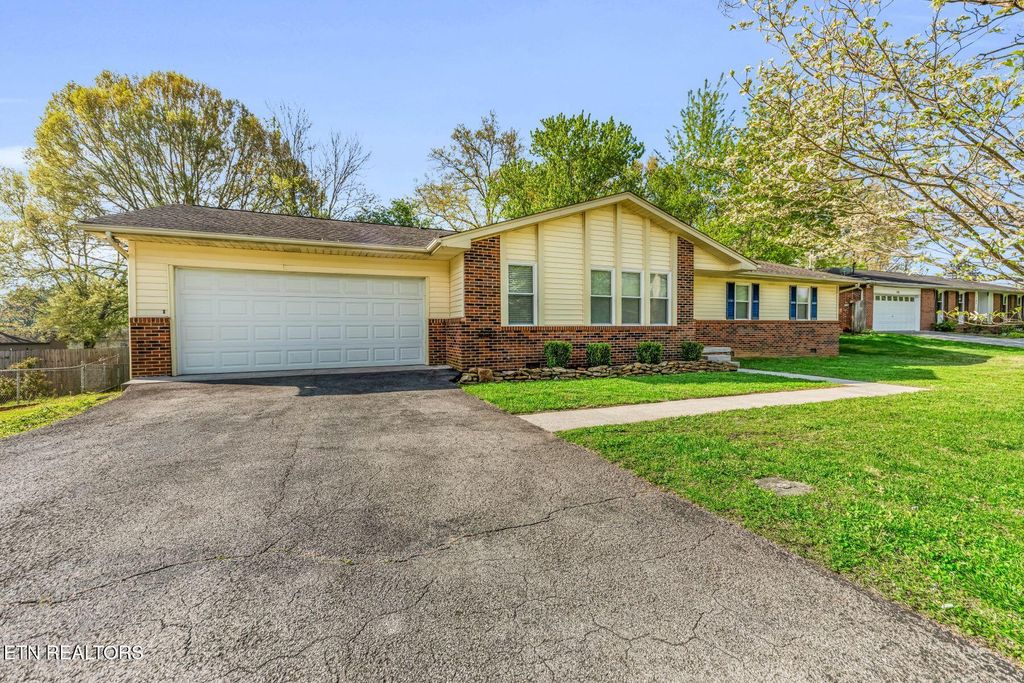 Photo of 107 Edmonds Drive, Oliver Springs, TN 37840 (MLS # 1298083)