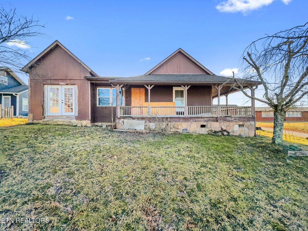 Photo of 112 N Farnum St, Friendsville, TN 37737 (MLS # 1328822)