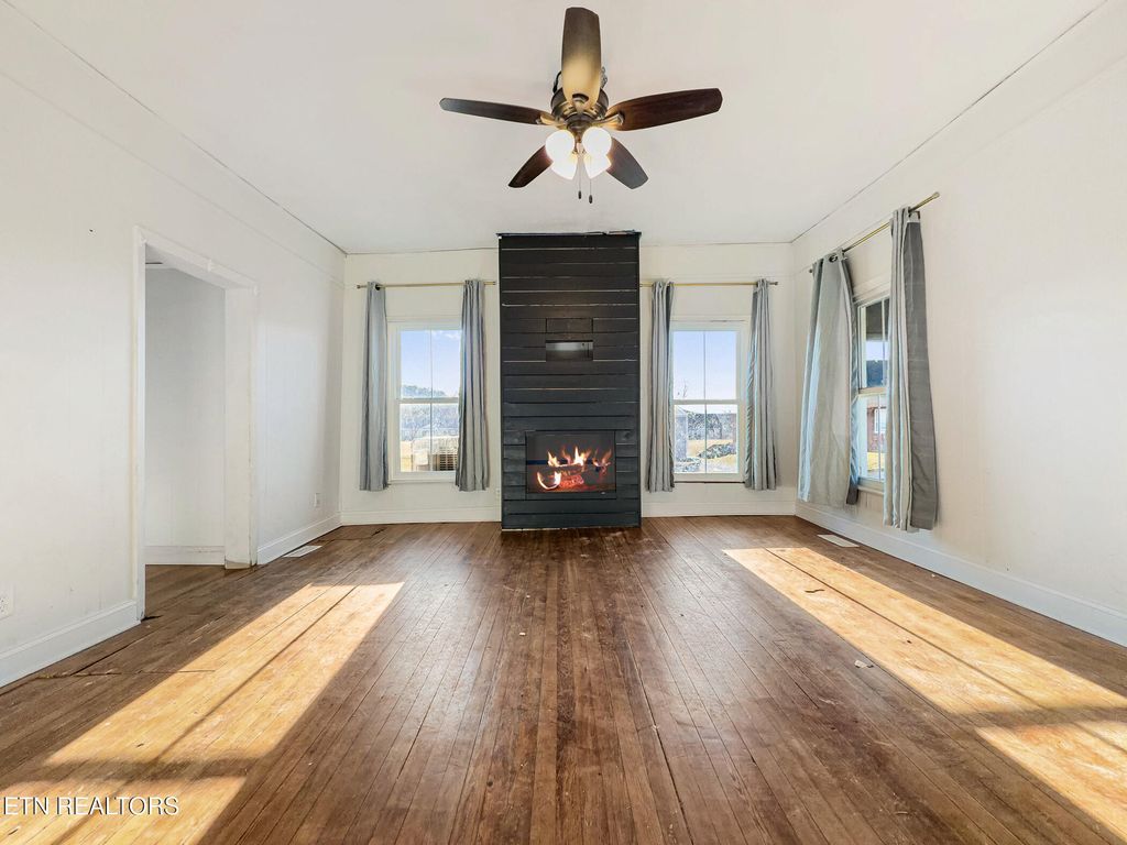 Photo of 112 N Farnum St, Friendsville, TN 37737 (MLS # 1328822)