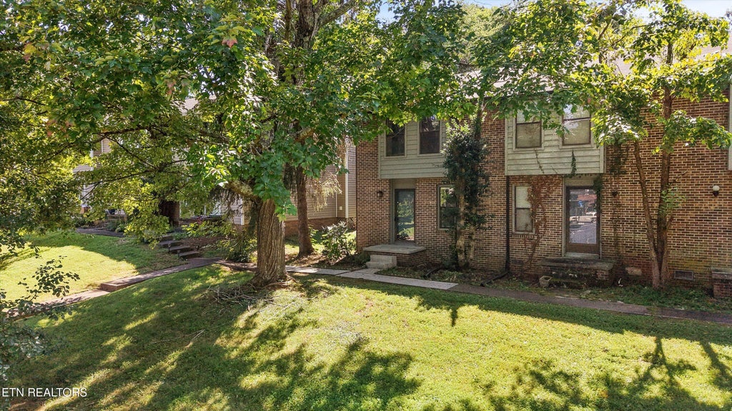 Photo of 617 Idlewood LN #D, Knoxville, TN 37923 (MLS # 1355157)