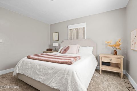 Tiny photo for 935 E Churchwell Ave, Knoxville, TN 37917 (MLS # 1332693)