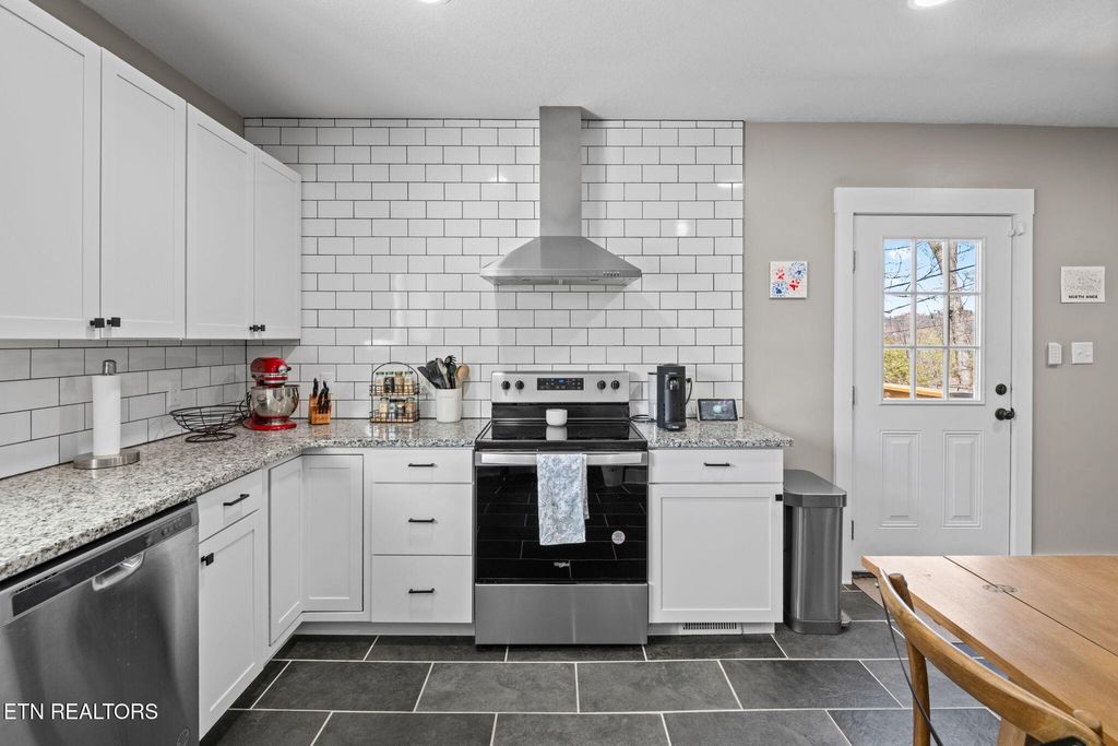 Photo of 935 E Churchwell Ave, Knoxville, TN 37917 (MLS # 1332693)