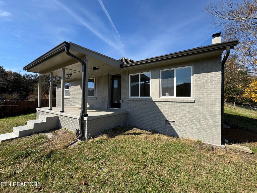 Photo of 1830 Old Lake City Hwy, Clinton, TN 37716 (MLS # 1320777)