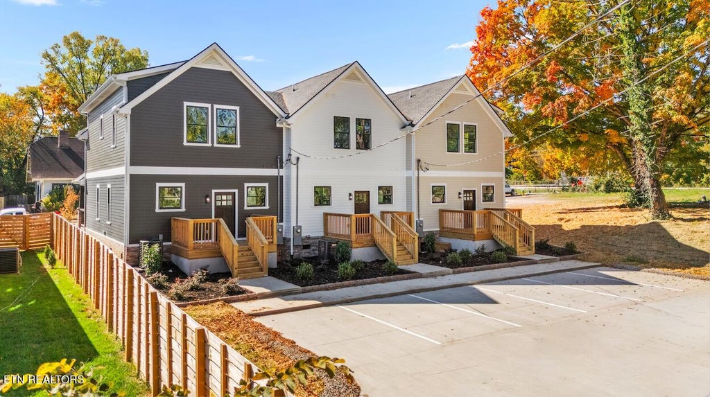 Photo of 117 Leonard Place, Knoxville, TN 37917 (MLS # 1360088)