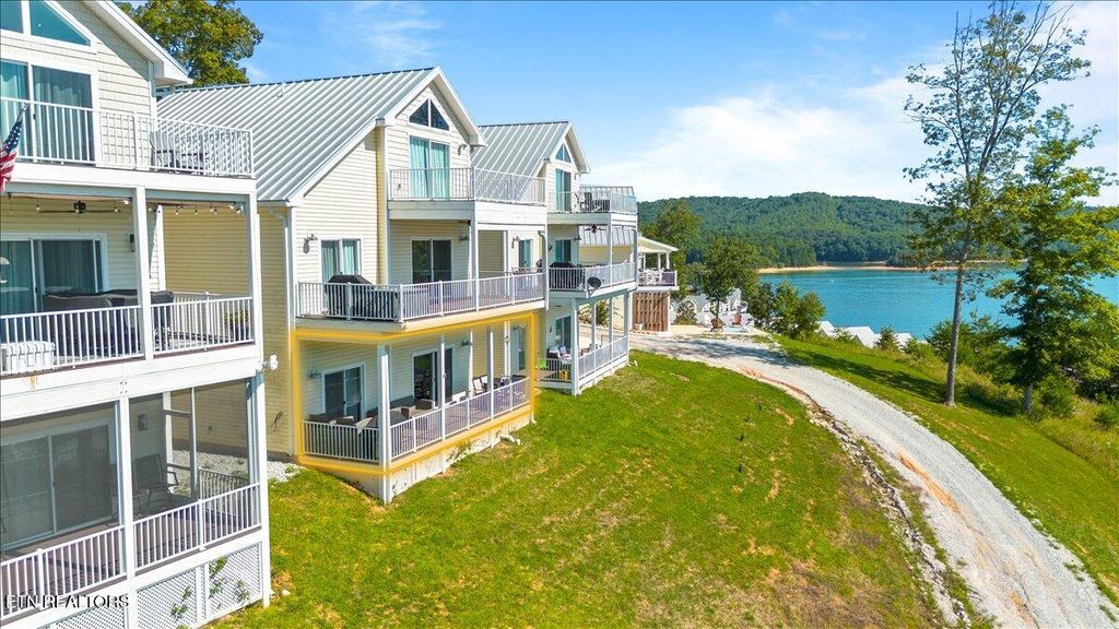 Photo of 195 N Deer Village Lane #B, LaFollette, TN 37766 (MLS # 1315403)