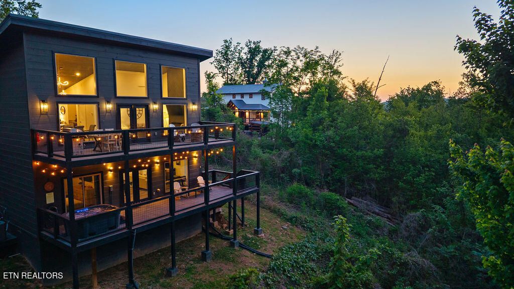 Photo of 612 Sunset Lane, Gatlinburg, TN 37738 (MLS # 1339623)