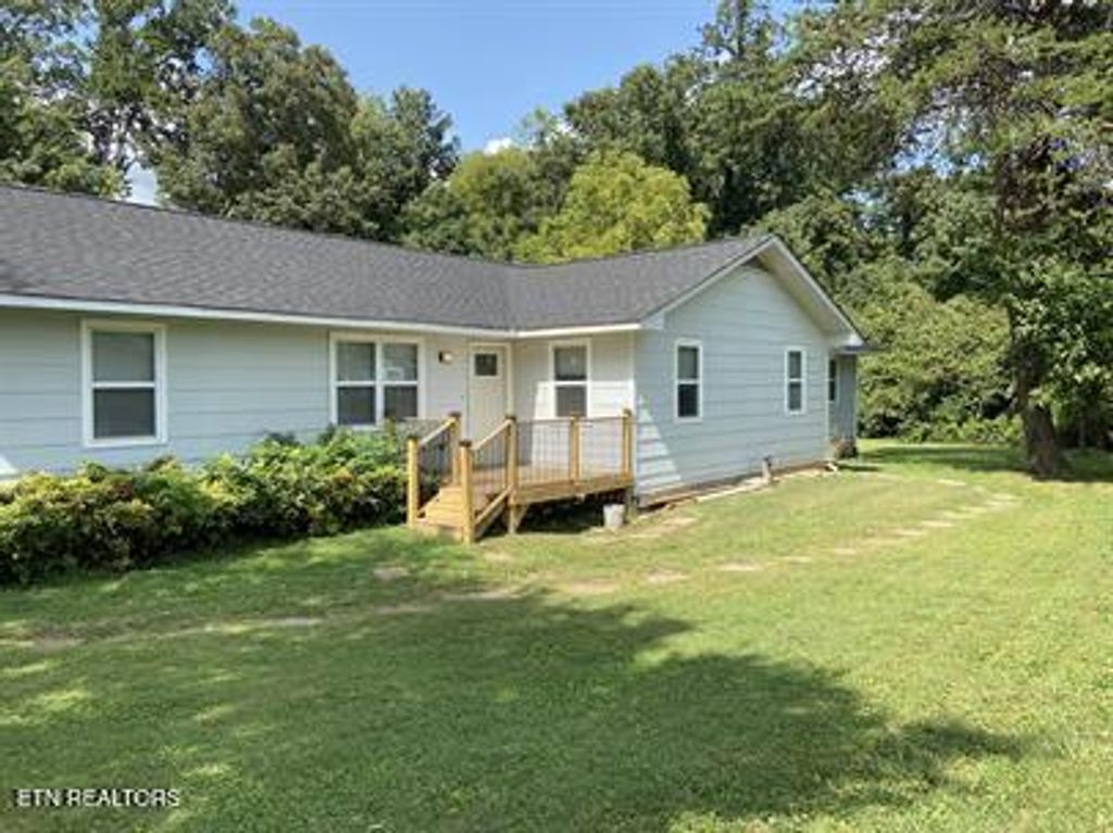 Photo of 718 Shadycrest Drive, Knoxville, TN 37909 (MLS # 1327358)