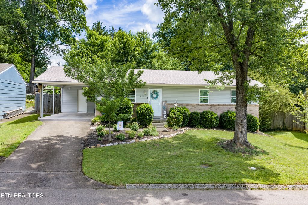 Photo of 4804 Purdue Drive, Knoxville, TN 37921 (MLS # 1342765)