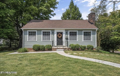 Photo of 945 E Churchwell Ave, Knoxville, TN 37917 (MLS # 1354593)