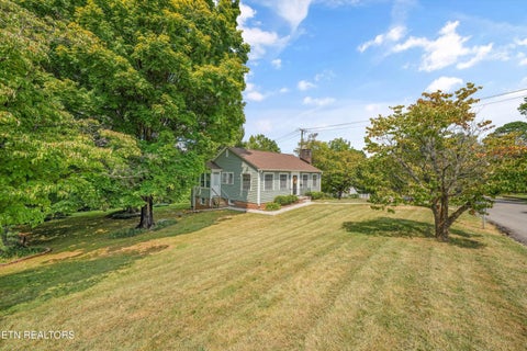 Tiny photo for 945 E Churchwell Ave, Knoxville, TN 37917 (MLS # 1354593)