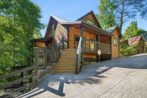 Photo of 233 Cherokee Path Way, Sevierville, TN 37876 (MLS # 1341145)