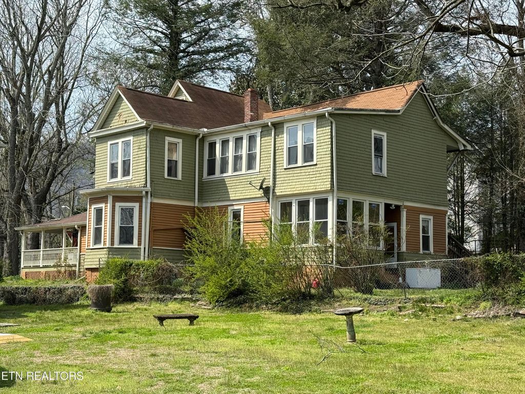 Photo of 416 W Rockwood St, Rockwood, TN 37854 (MLS # 1334056)