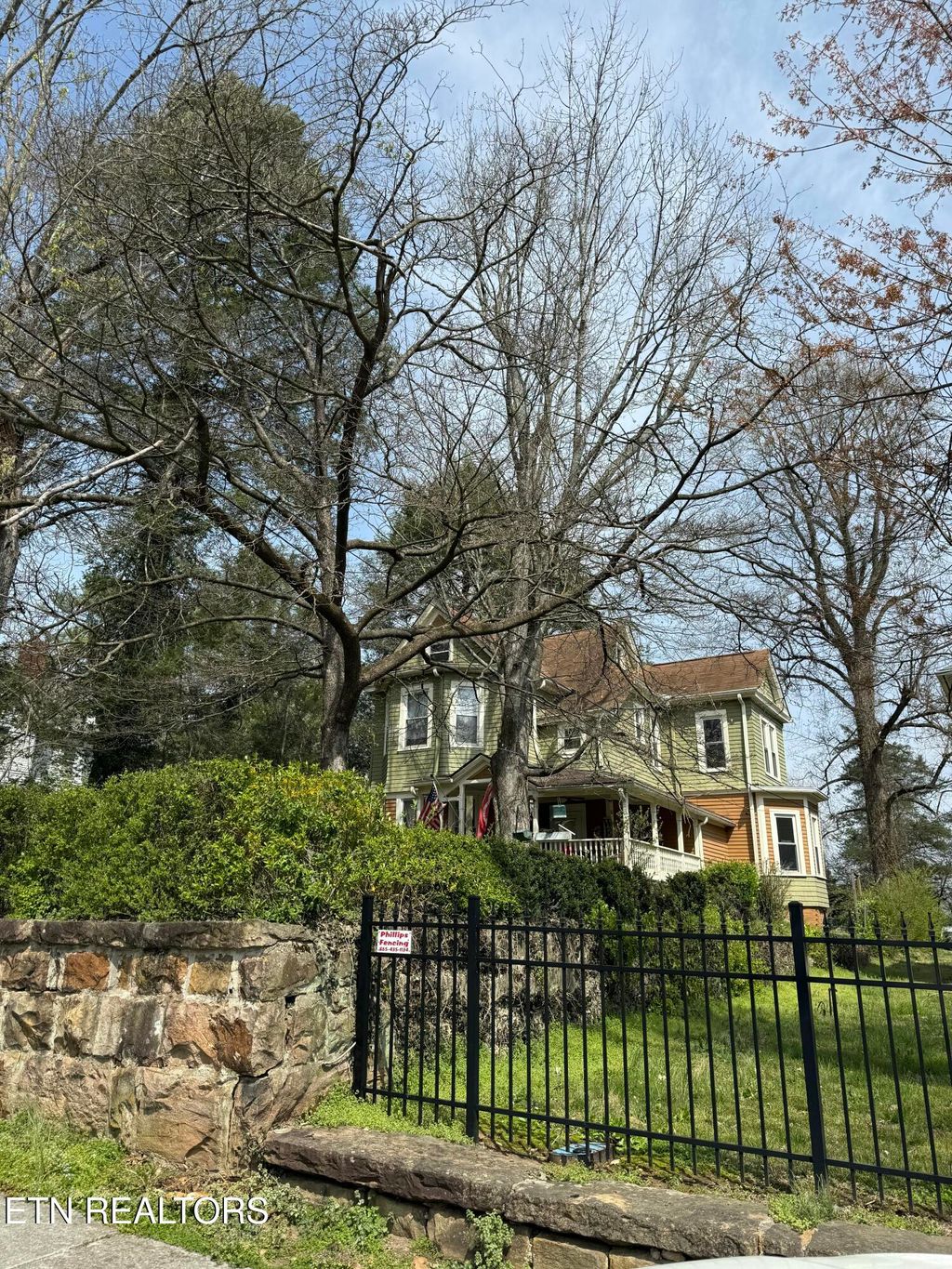 Photo of 416 W Rockwood St, Rockwood, TN 37854 (MLS # 1334056)