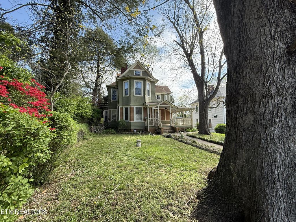 Photo of 416 W Rockwood St, Rockwood, TN 37854 (MLS # 1334056)