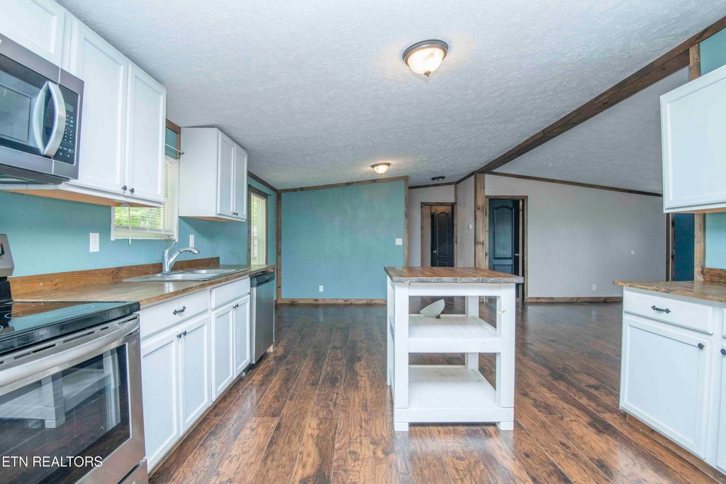 Photo of 629 Yarnell Rd, Clinton, TN 37716 (MLS # 1338281)