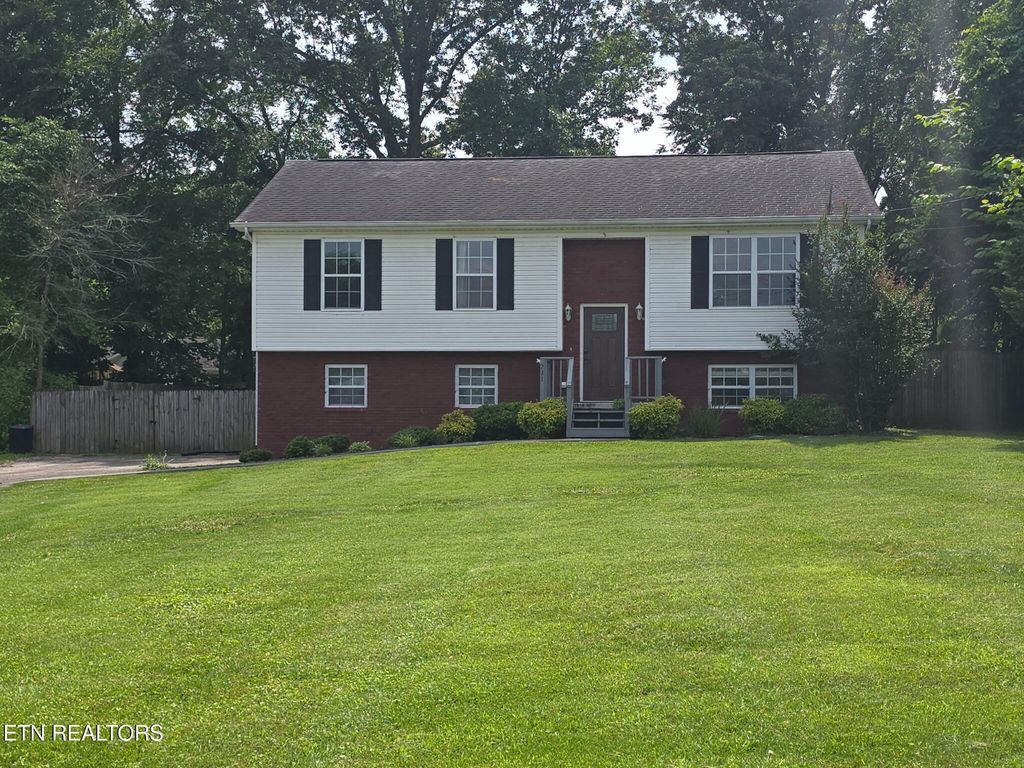 Photo of 221 Stone St, Seymour, TN 37865 (MLS # 1303752)