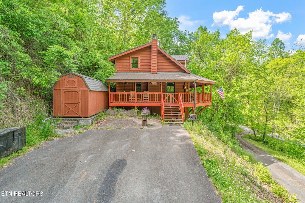 Photo of 1111 Rocky Top Ridge Way, Sevierville, TN 37876 (MLS # 1338896)