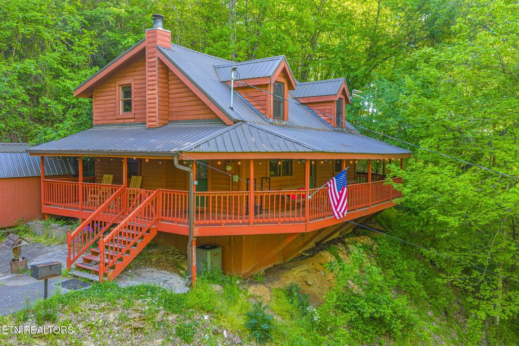 Photo of 1111 Rocky Top Ridge Way, Sevierville, TN 37876 (MLS # 1338896)
