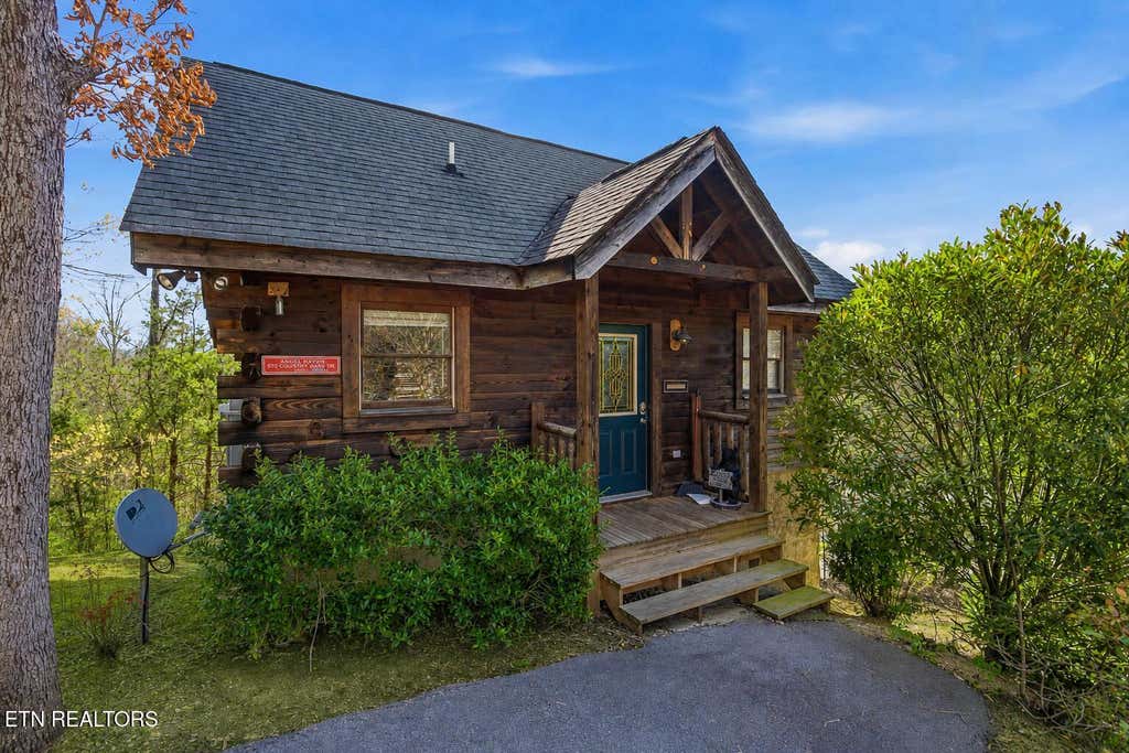 Photo of 570 Country Oaks Drive, Pigeon Forge, TN 37863 (MLS # 1352604)