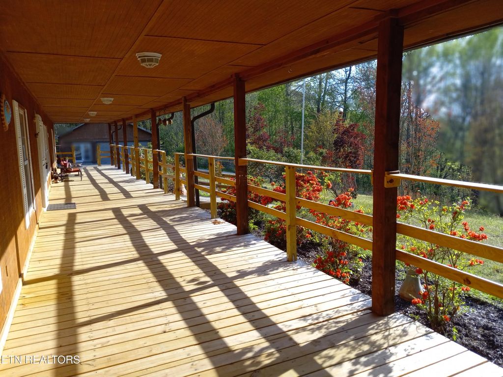 Photo of 125 Elliott St, Harriman, TN 37748 (MLS # 1301756)