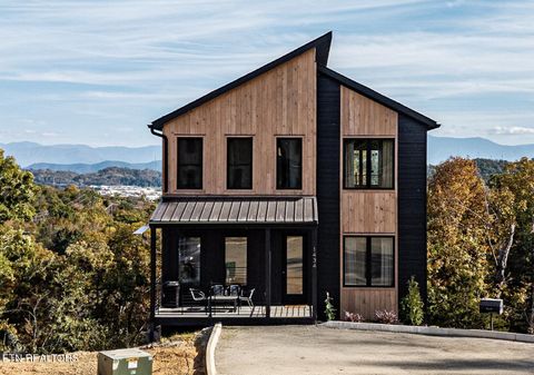 Photo of 1434 Reedmont Way Way, Sevierville, TN 37876 (MLS # 1319370)