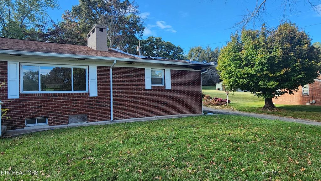 Photo of 1612 Stone St, Tazewell, TN 37879 (MLS # 1318157)